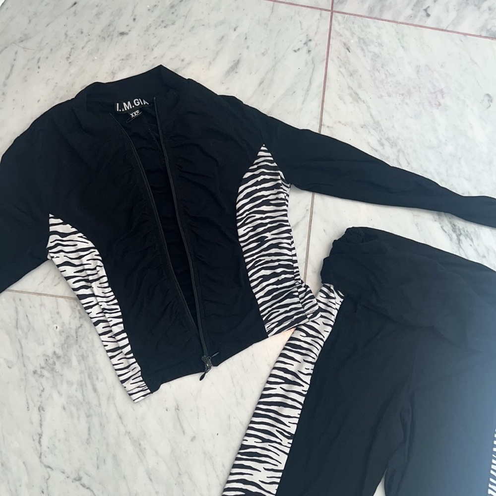 I am Gia zebra print yoga pants jacket set XXS sold out